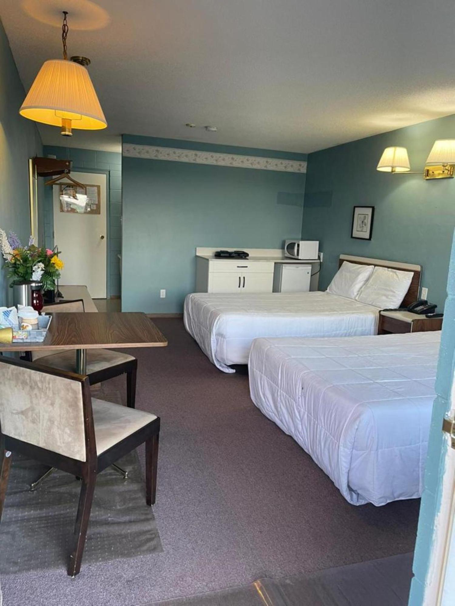 Earlton Motel Экстерьер фото