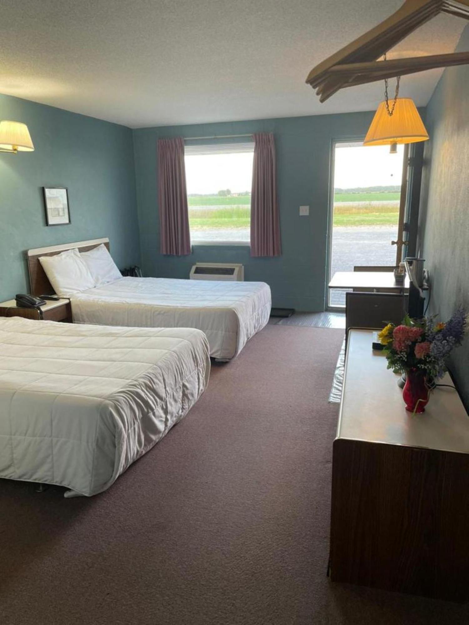 Earlton Motel Экстерьер фото