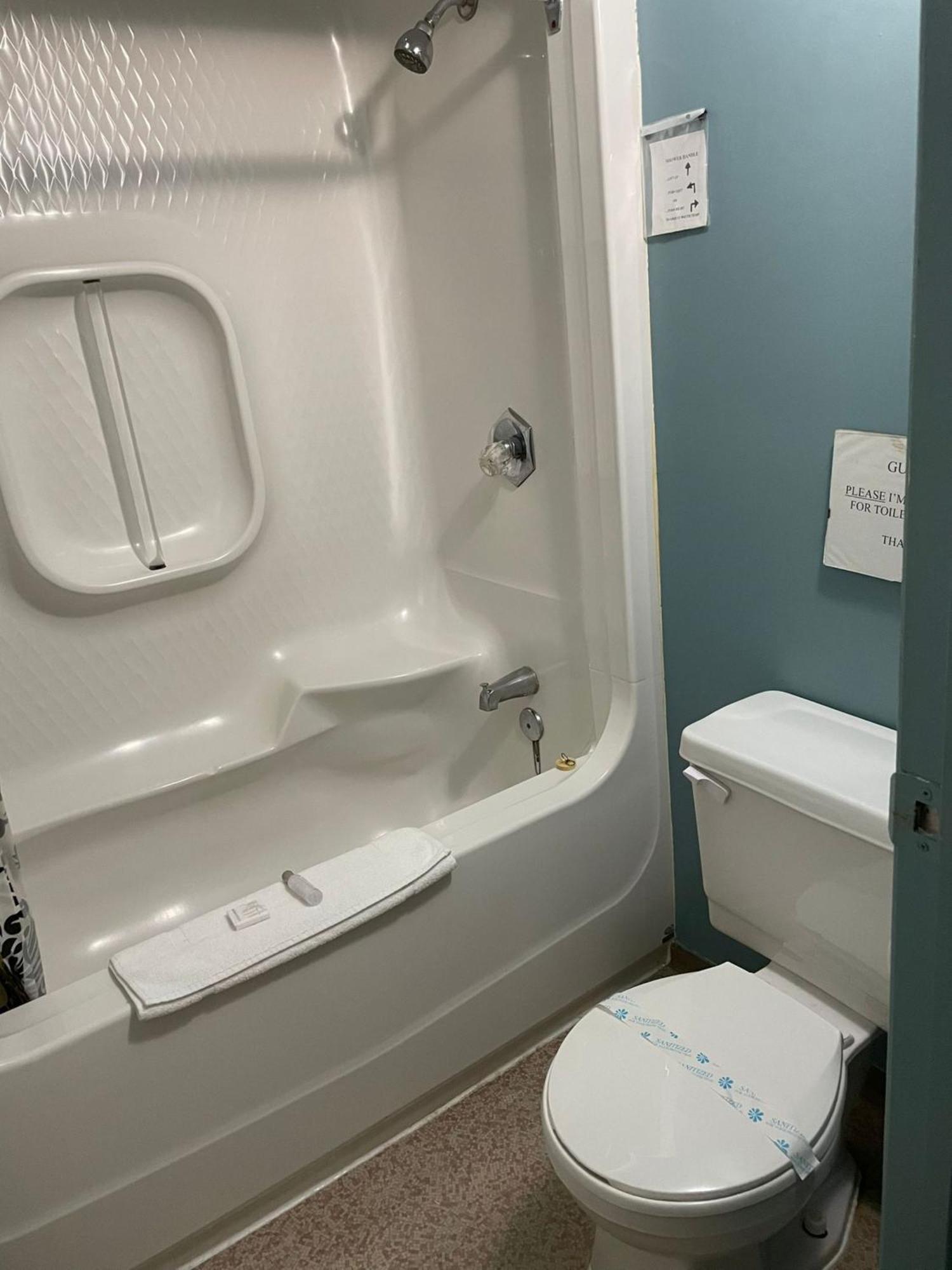 Earlton Motel Экстерьер фото
