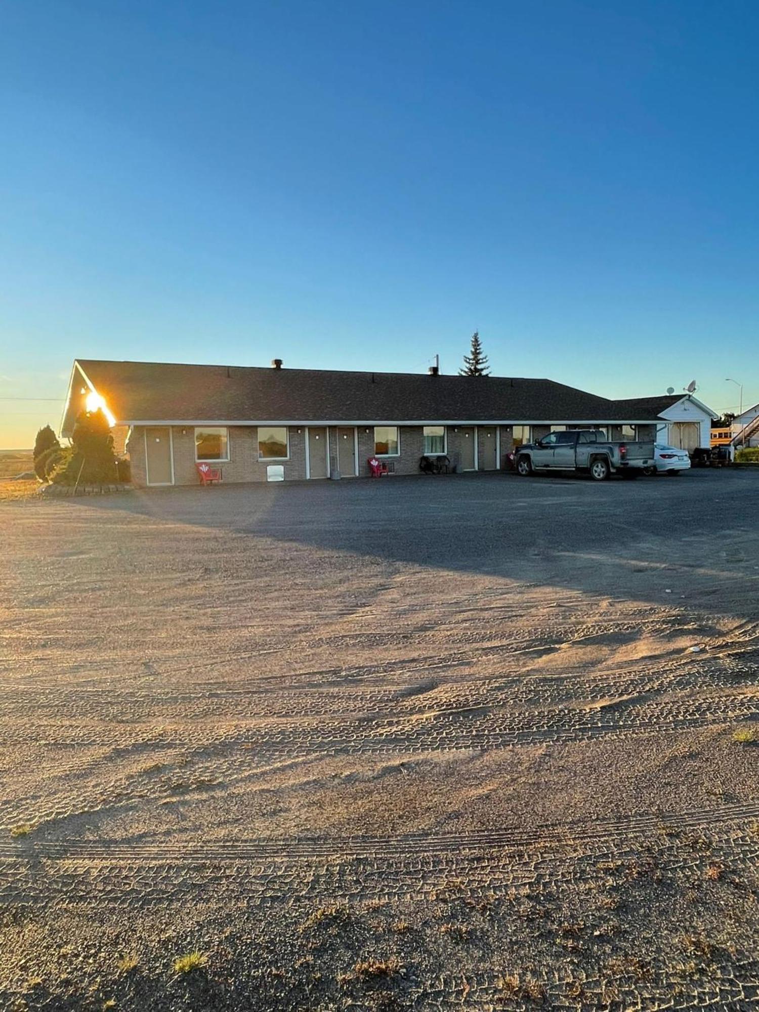 Earlton Motel Экстерьер фото